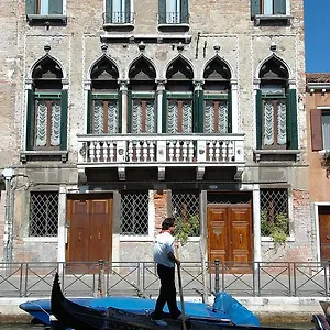 https://palazzo-odoni.hotelinveneto.com
